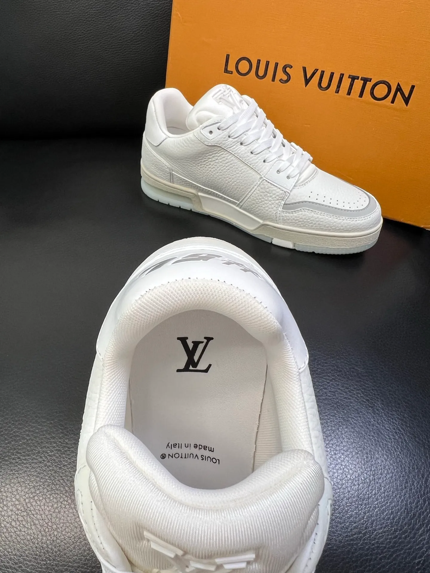 Men's shoes 💰900 Lv top purchasing agent Louis Vuitton, sports sneakers counter synchronization, uppers imported from Italy, high-quality splicing colorful complex crafts, imported mesh pads are soft and comfortable, soles: original soles specially provided by the original factory, T men's shoes 💰U exclusive movable molded soles super comfortable, original factory and single goods, high quality, welcome to compare, code number 39-44 (customized 38 45)